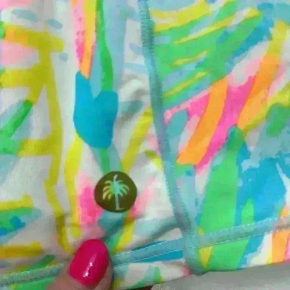 Lilly Pulitzer Luxletic Medium Rashguard Top with back zip pocket. Item# 9T - Picture 3 of 6